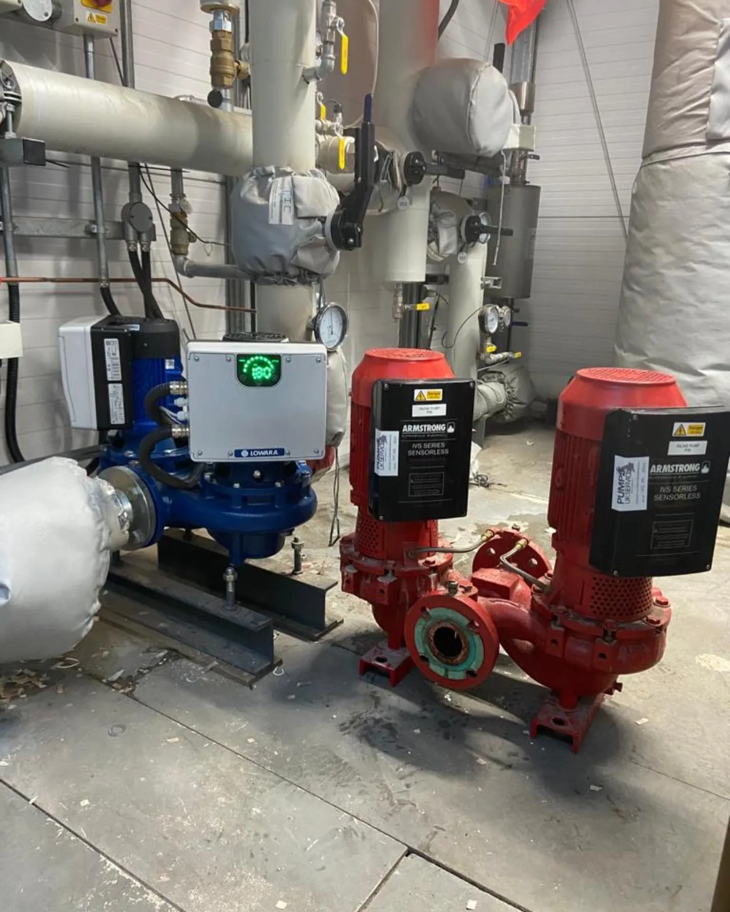 A couple of red and blue valves sitting next to each other.